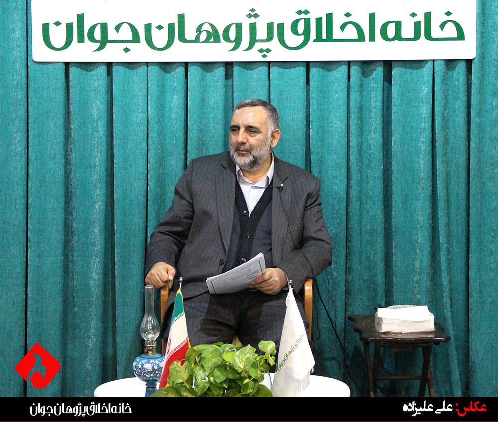 سودگرایی در بوته نقد