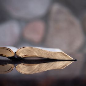 فضیلت‌گرایی اخلاقی در تفسیر متن مقدس