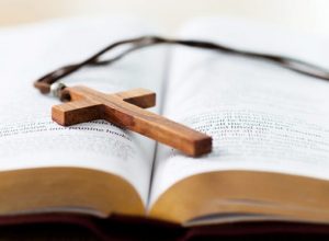 معرفی کتاب «اخلاق مسیحی در مواجهه با پرسش‌های امروزی»